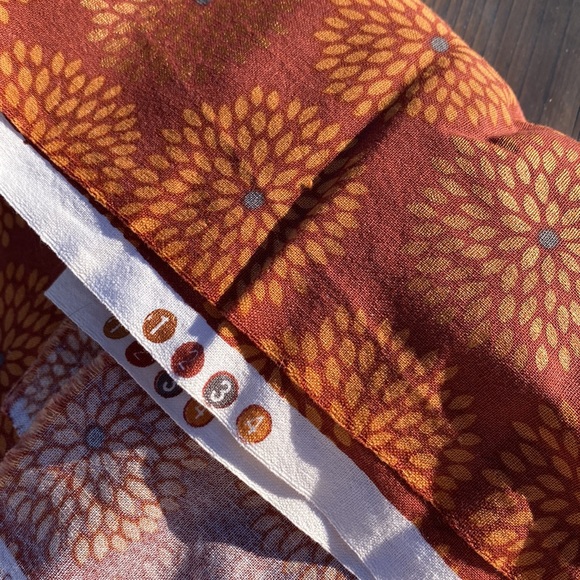 Lux 💯% Cotton Print Fabric w/ bronze sheen accents! 3 Yards Laundered & pressed - Picture 3 of 5